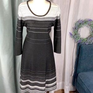 Nine West lightweight sweater knit dress. Size large. fit and flare.